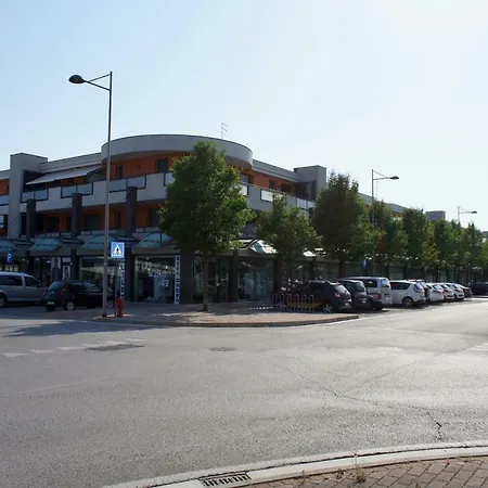 Apartamento Condominio Girasole 1 *
