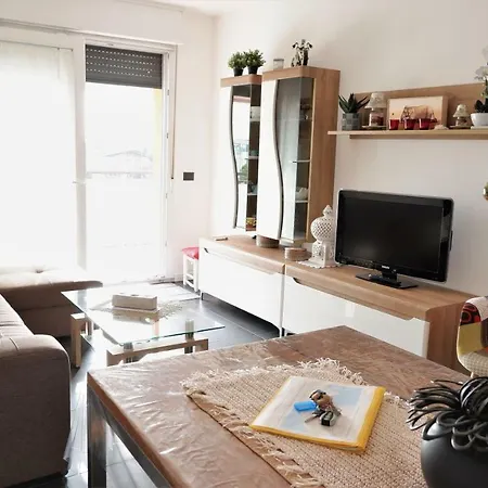 Apartamento Condominio Girasole 1 *
